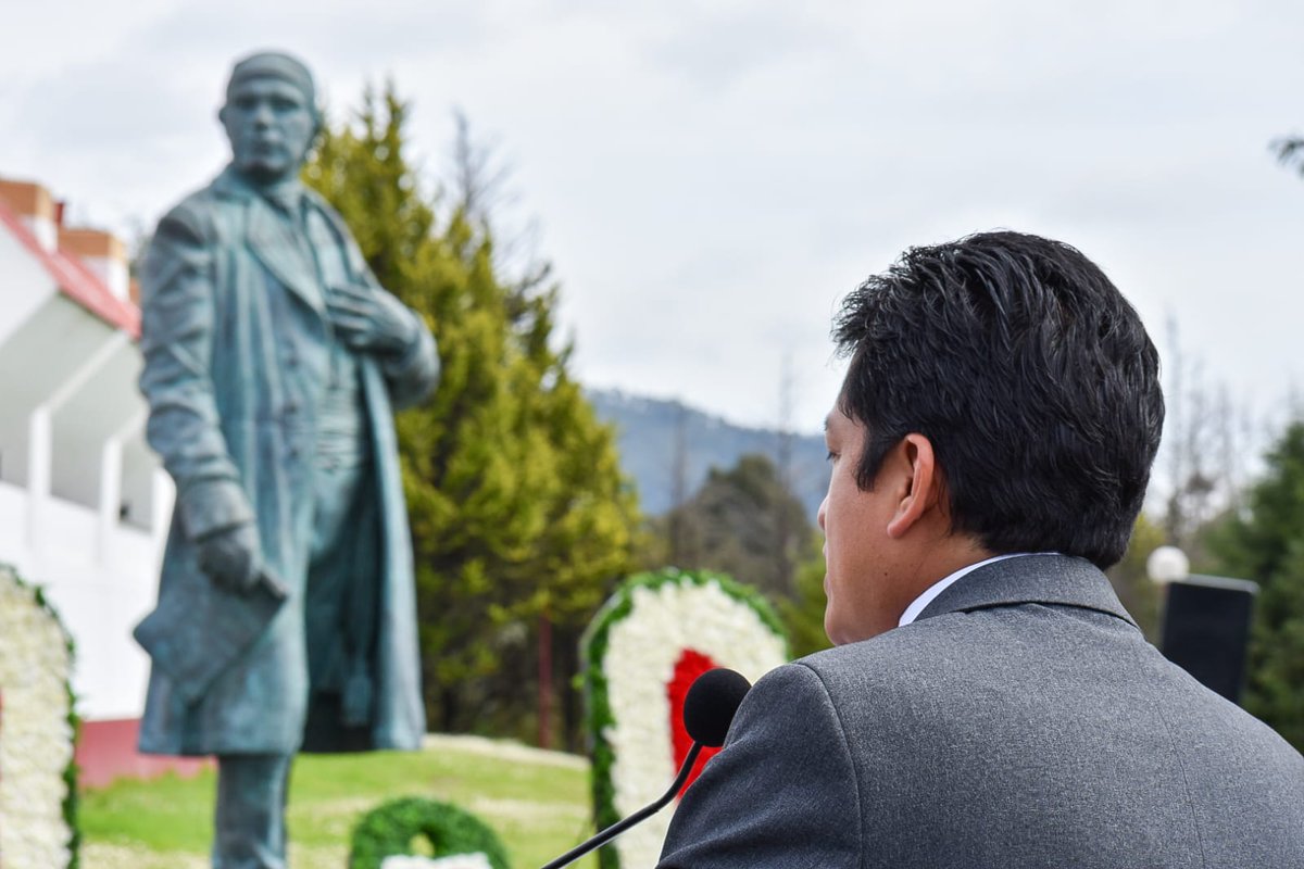 CampoEdomex's tweet photo. 🇲🇽 Conmemoramos el 261 Aniversario del Natalicio de José María Morelos y Pavón. Nuestro Coordinador participó en la ceremonia, en representación de la Gobernadora @delfinagomeza.

#Morelos #EdoMéx #ElPoderDeServir https://t.co/vZ4cplZhlX