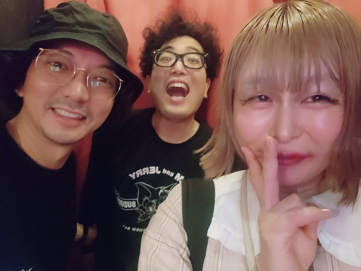 yopipidayou's tweet photo. 去年の9月僕は上京で急に環境が変わって落ち込んでてニューヨークチャンネルに出させていただけてニューヨークのおふたりやみんなのコメントやメールに励まされたよ泣✨
動画でお話してた嶋佐さんと昔から大ファンのSAKANAMONのキムさんとようやく会えて遊んだよ(*´ω｀*)
本当に嬉しかったよ泣(*T^T) https://t.co/gKWKNehghp