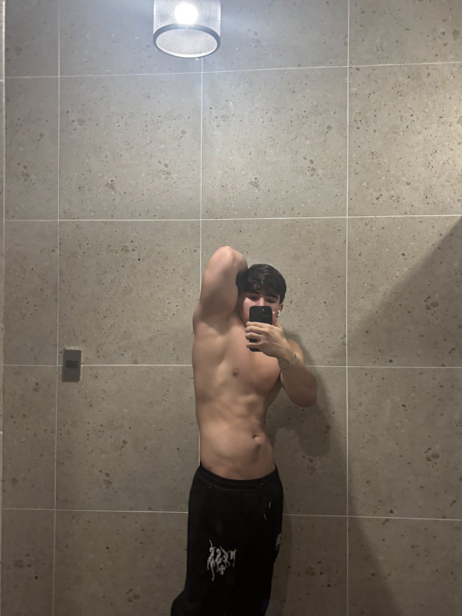 rodrisexs18's tweet photo. https://t.co/IYoqyHcaeQ https://t.co/OvQwcibduQ