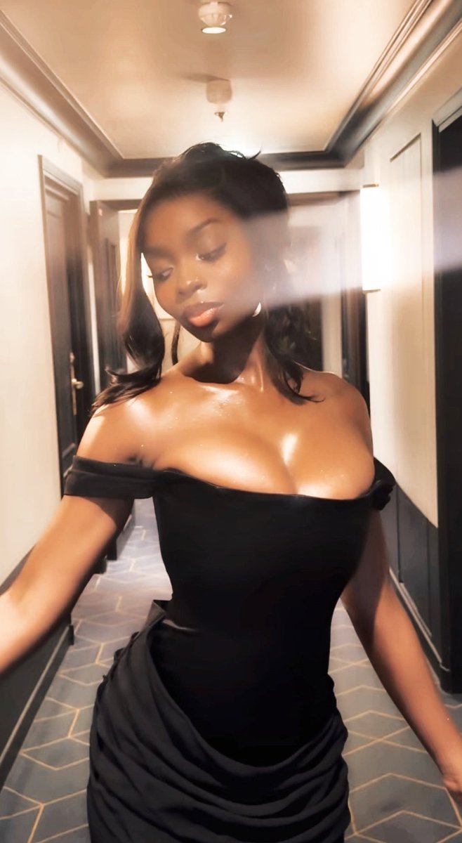 tylasrose's tweet photo. Olandria in Paris for Mac Cosmetics ˖ . ݁𝜗𝜚. ݁₊ https://t.co/Ardo6CL4wk