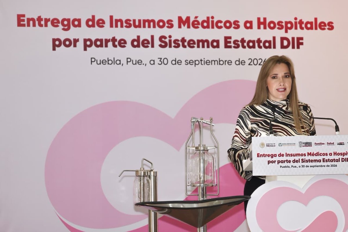 armentapuebla_'s tweet photo. Con el objetivo de fortalecer los servicios de salud 🫶🏼, mi esposa Ceci, presidenta del patronato del @DIFGobPue, participó en la entrega de insumos y equipo médico a cinco hospitales de especialidades, con el objetivo de reforzar la atención médica a las familias poblanas. 💊🩺🏥