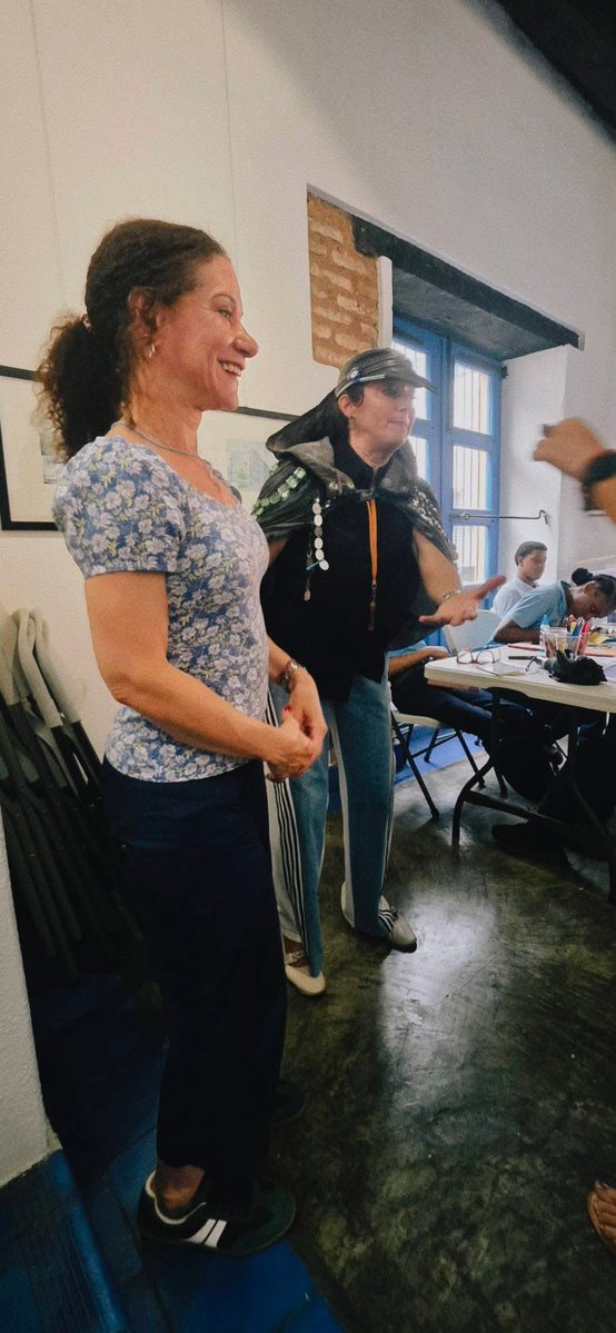 CentroImagenRD's tweet photo. El el día de ayer de la mano de Adelisa González y su equipo  de Fundación Cortés se realizó el primer taller en el Centro de la Imagen y el Centro Cultural Taíno Casa del Cordón a estudiantes de la Escuela República de Argentina, mención artes, junto a la artista Susan Mézquita. https://t.co/6ugkHzmAyo
