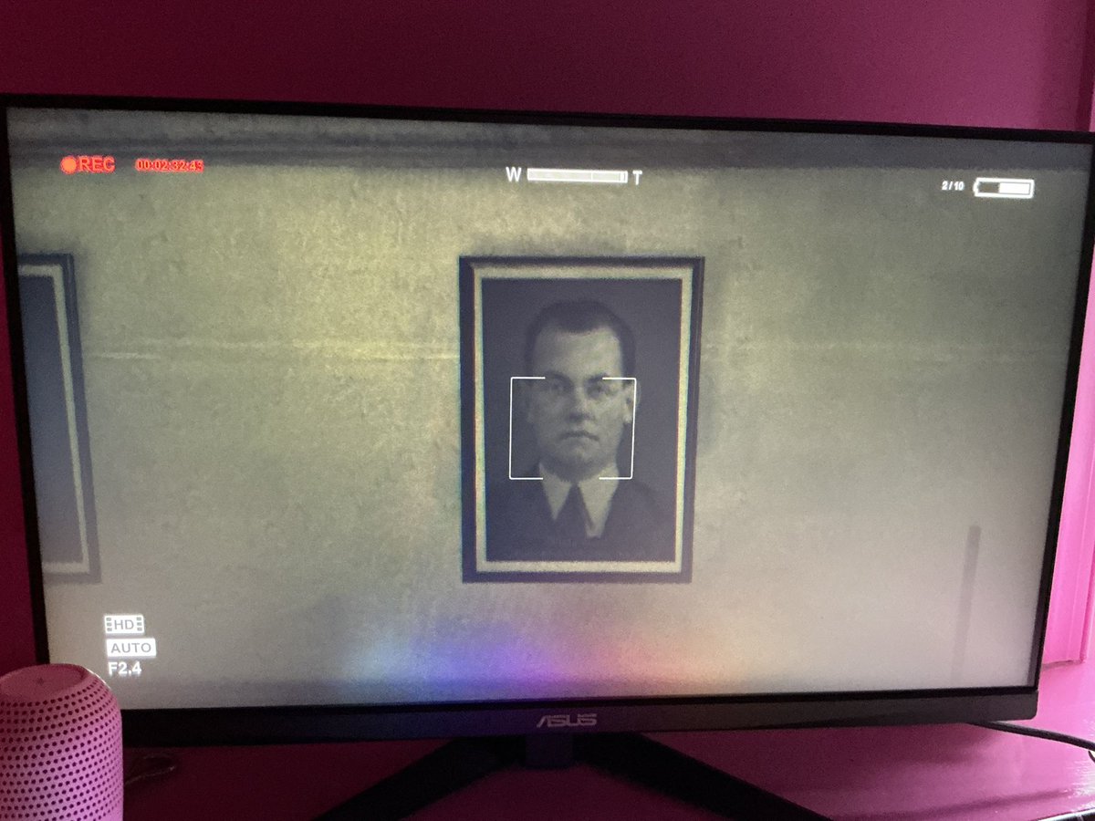 hedwigearwig's tweet photo. Buy outlast > find clyde perry > close outlast https://t.co/d6Dz7PF1Kh