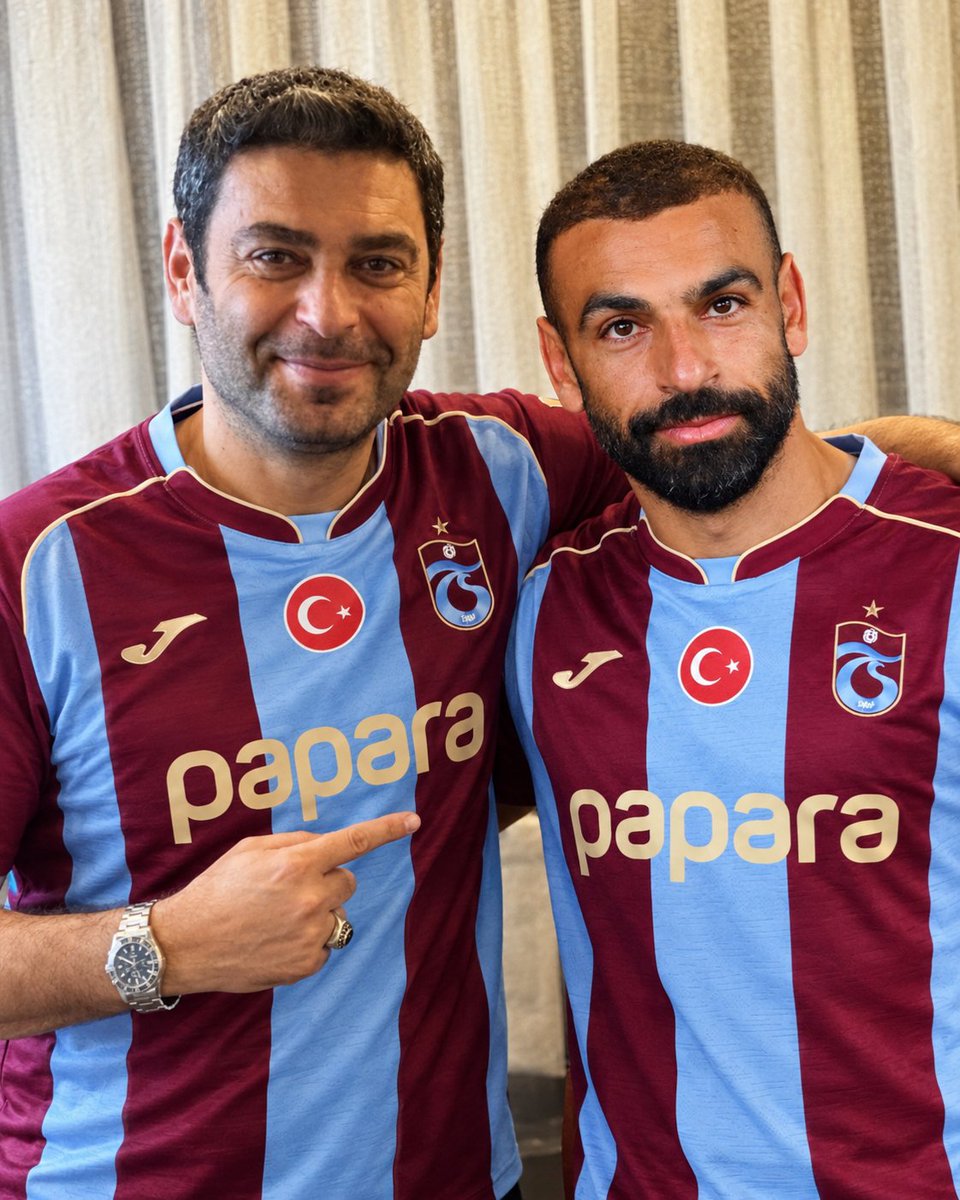 KaryTurk's tweet photo. Mohamed Salah and Ozan Akbaba — two stars from different worlds, brought together by the love of football and Turkish drama! ⚽✨

#UzakSehir #MohamedSalah #Trabzonspor #OzanAkbaba https://t.co/5sDC0l1RzS
