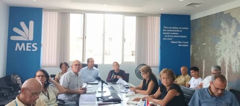 CubaMES's tweet photo. 📌 Se realizó el Consejo de Dirección del @CubaMES, presidido por el ministro, Dr. C. @WalterBG_MES. En la jornada se analizaron la marcha del curso académico, el proceso eleccionario de la FEU y los resultados del ingreso a la Educación Superior para el curso, entre otros temas. https://t.co/MKMYcPfFC9