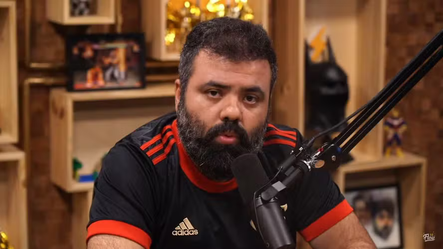 MarPetrucelli's tweet photo. Não gosto desse podcast chamado Flow. E gosto menos ainda desse Igor... realmente não vou com a cara!

Mas, posto isso, minha pergunta objetiva é: quem, além dos petistas/esquerdistas/lulistas, vai querer assistir à entrevista do LuLadrão no Flow de hoje? https://t.co/Fm417F2L9N