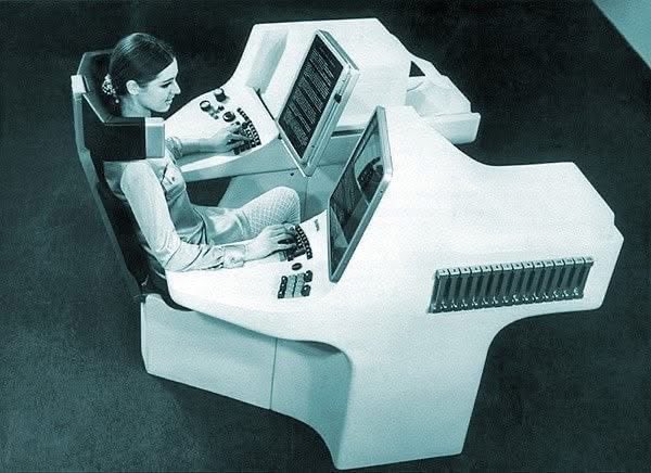 ComputerLove_'s tweet photo. Futuristic office composed of a typewriter, television screens, video recorder and a photocopier from an 1969 exhibition in Hanover, Germany. https://t.co/trUm3jiWXL