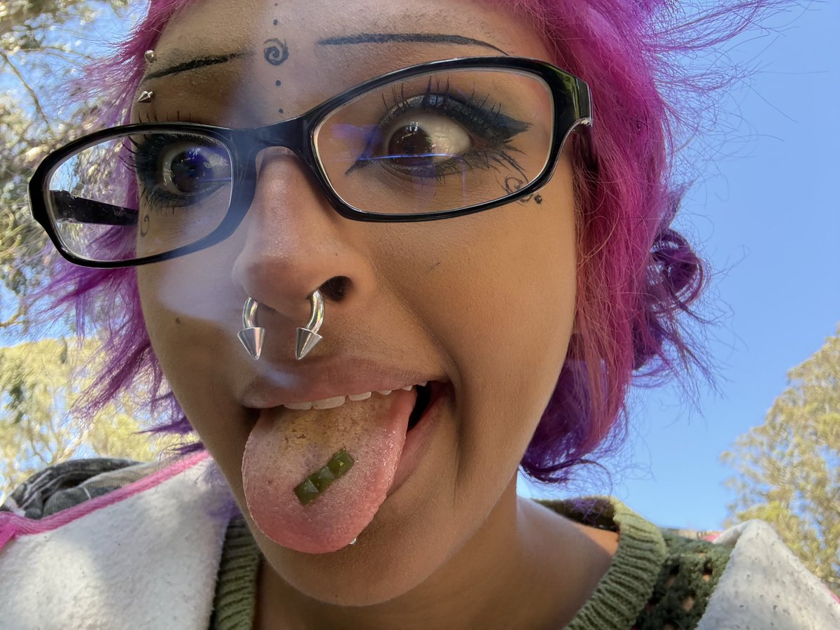555weetheart's tweet photo. my tongue looks gross ignore that anyways 3 tabs hi #drugtwt https://t.co/zeM7OS7Cf4