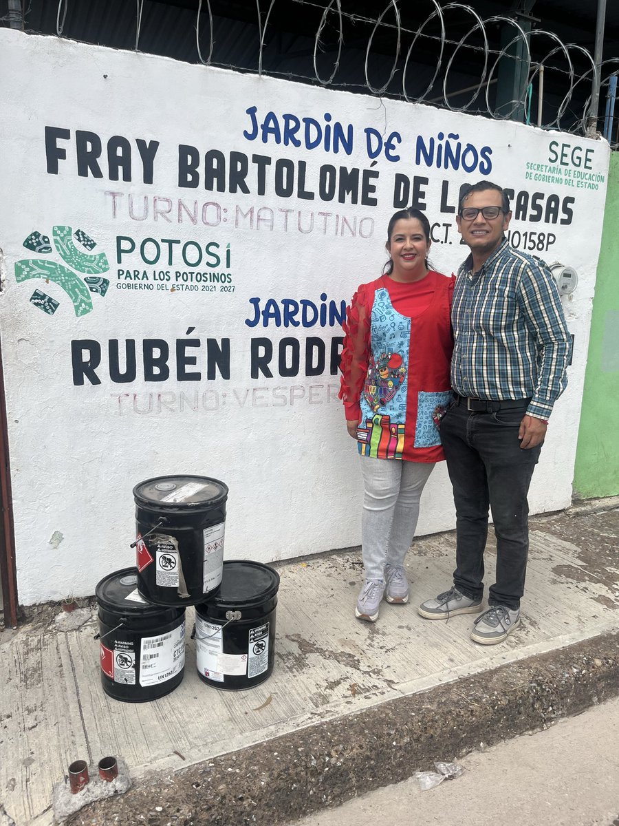 dantealan's tweet photo. 🎨 En San Nicolás de los Jassos entregamos más de 120 litros de pintura para el preescolar y la primaria. ¡Por nuestras niñas y niños, seguimos trabajando de la mano! ❤️🏫 #DeLaManoJuntos https://t.co/O3bBtg9PFT
