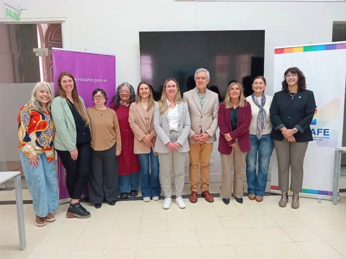 CAMargentina's tweet photo. ¡Nueva alianza por espacios institucionales más equitativos y libres de violencias! ✒️🤝

En Rosario, se firmó un nuevo Convenio de Colaboración entre FEMSAFE y la Dirección de Igualdad, Género y Derechos Humanos de la Municipalidad de Rosario. 👏 https://t.co/g4LugtCZR4