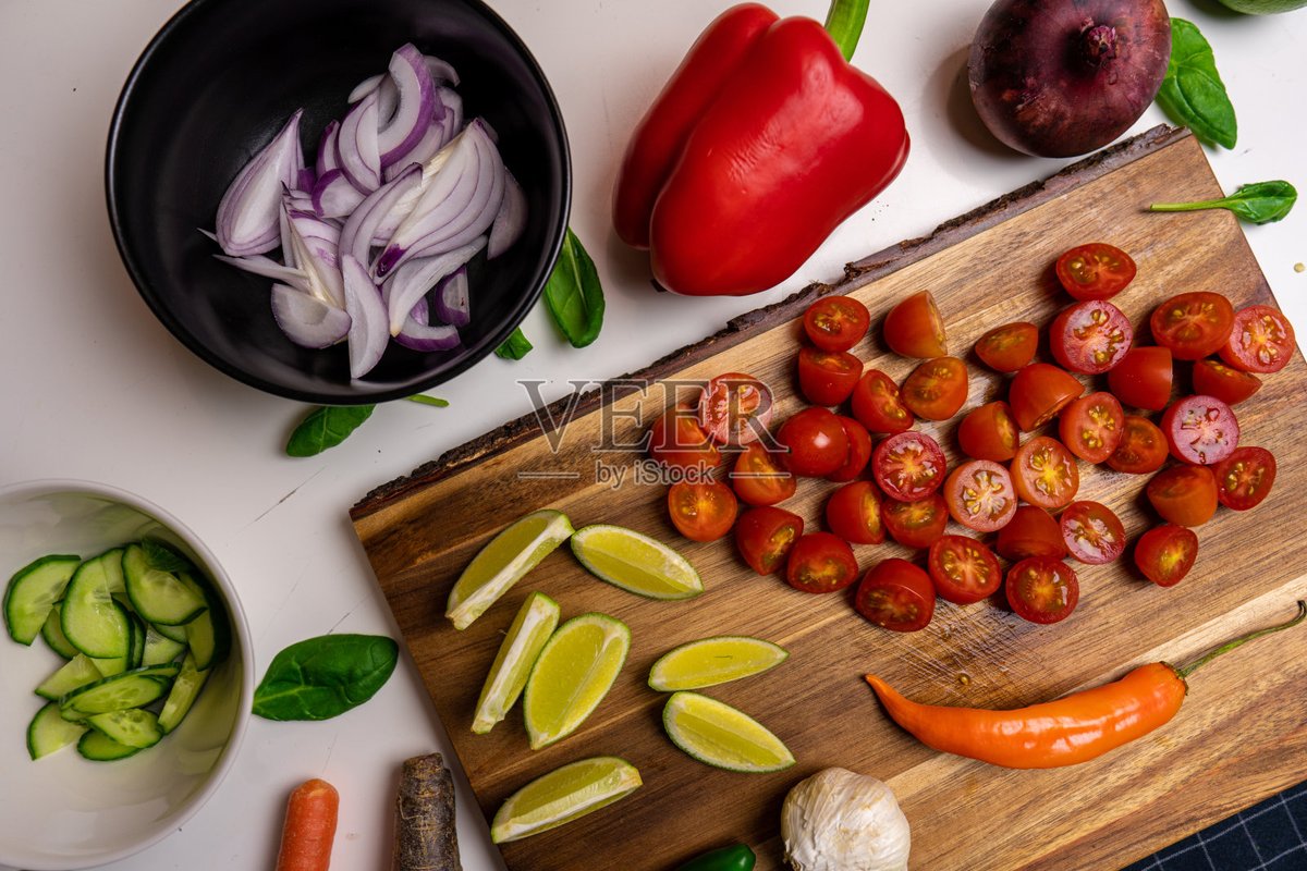GenevieveWsphq's tweet photo. [Prepara una comida rápida y deliciosa hoy! Compra tomates cherry frescos, queso feta y pimientos verdes en tu supermercado local!]， https://t.co/KvRQJdv7Xy