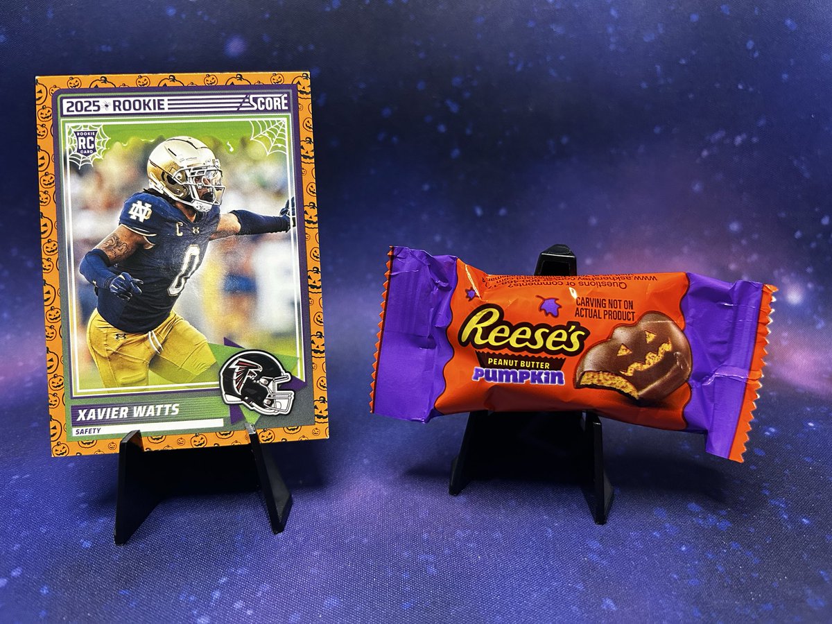 CollectWithKat's tweet photo. You Down With O.C.C.?
October Cardboard & Candy
Two of my favorite things collide during the Halloween season…
Cards and Candy!
First Up:
Xavier Watts Score Halloween x Reese’s Peanut Butter Pumpkin
How about his color/border/pumpkin match!
#OCC #CardsAndCandy #TheHobby #Halloween