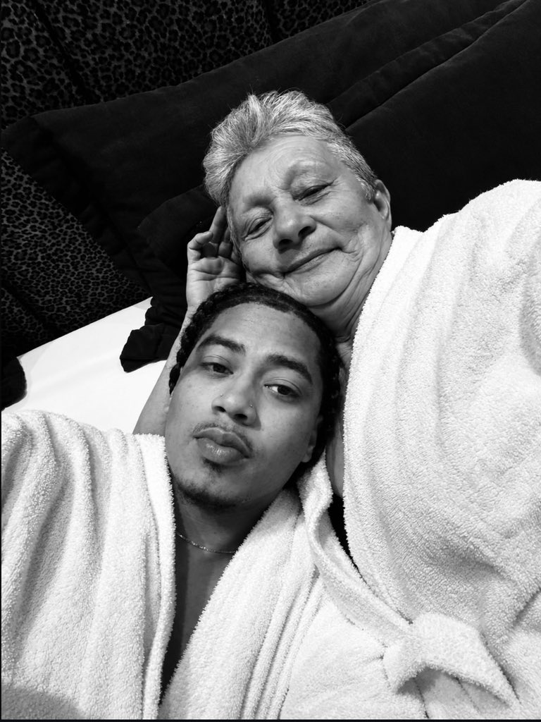 metrofive5's tweet photo. When the love is real, age is just a background detail 🥹🤍 https://t.co/w78U05FHWf