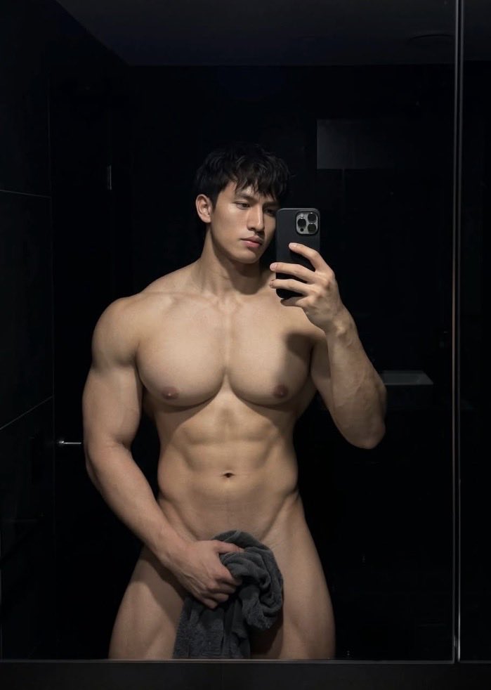 alexispastlife's tweet photo. how can man be straight??? https://t.co/hnaetvVSII