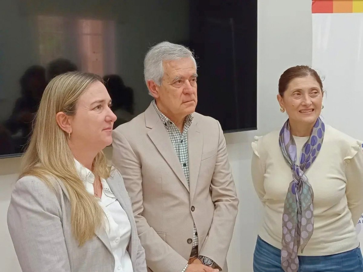 CAMargentina's tweet photo. El gran objetivo de este acuerdo es diseñar e instrumentar acciones estratégicas de capacitación y formación en perspectiva de género y derechos humanos, acercando herramientas teórico-prácticas clave para todo el sector mutual. 🙌

Leé la nota completa: https://t.co/g5UZQ0BfEj https://t.co/N2SMuOpUQa