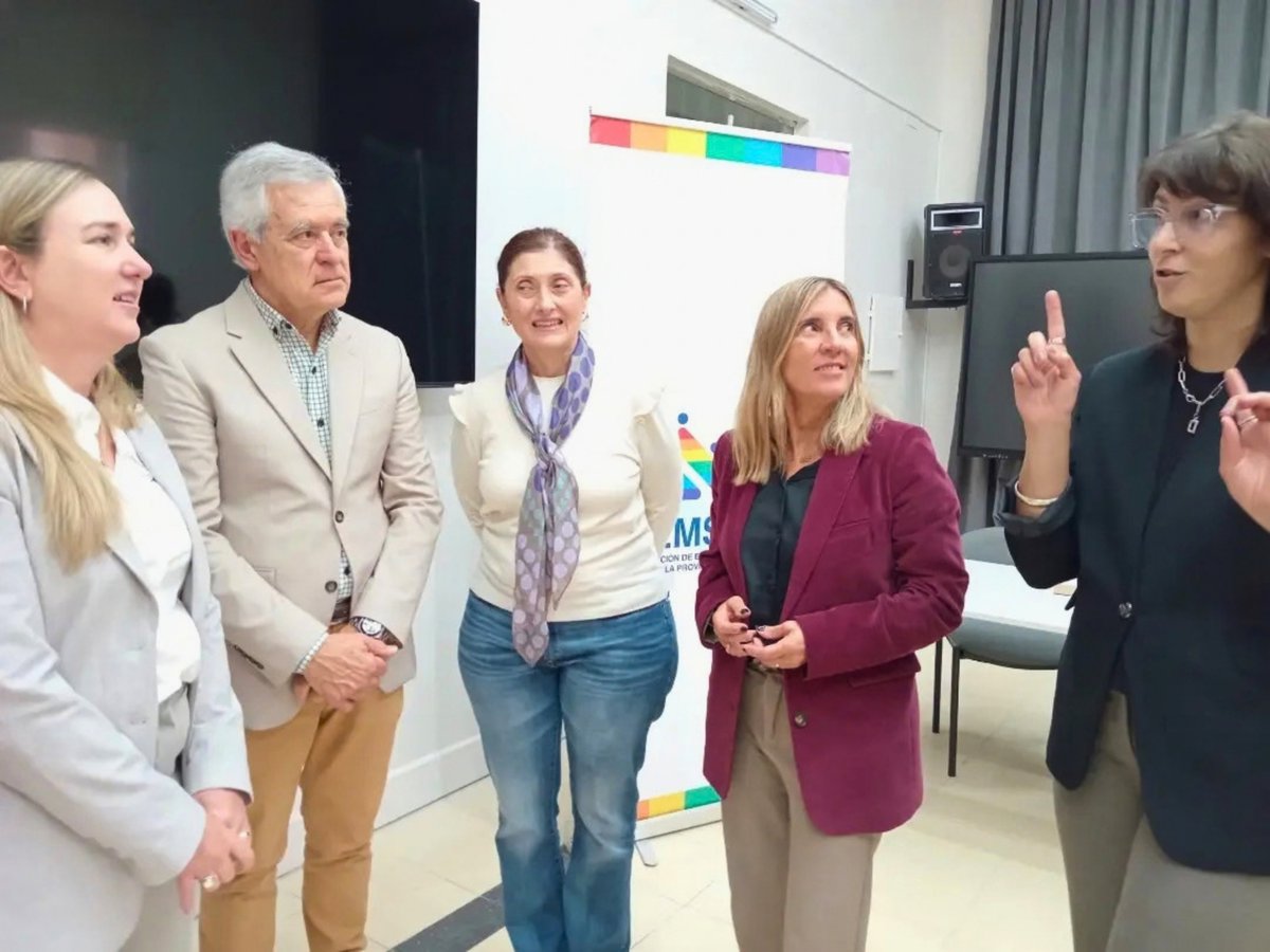 CAMargentina's tweet photo. El gran objetivo de este acuerdo es diseñar e instrumentar acciones estratégicas de capacitación y formación en perspectiva de género y derechos humanos, acercando herramientas teórico-prácticas clave para todo el sector mutual. 🙌

Leé la nota completa: https://t.co/g5UZQ0BfEj https://t.co/N2SMuOpUQa