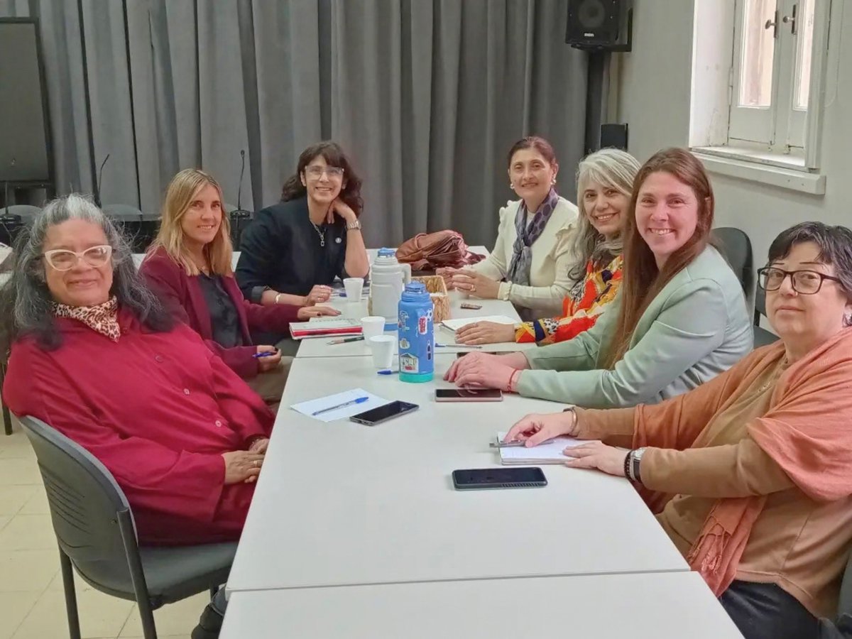 CAMargentina's tweet photo. El gran objetivo de este acuerdo es diseñar e instrumentar acciones estratégicas de capacitación y formación en perspectiva de género y derechos humanos, acercando herramientas teórico-prácticas clave para todo el sector mutual. 🙌

Leé la nota completa: https://t.co/g5UZQ0BfEj https://t.co/N2SMuOpUQa