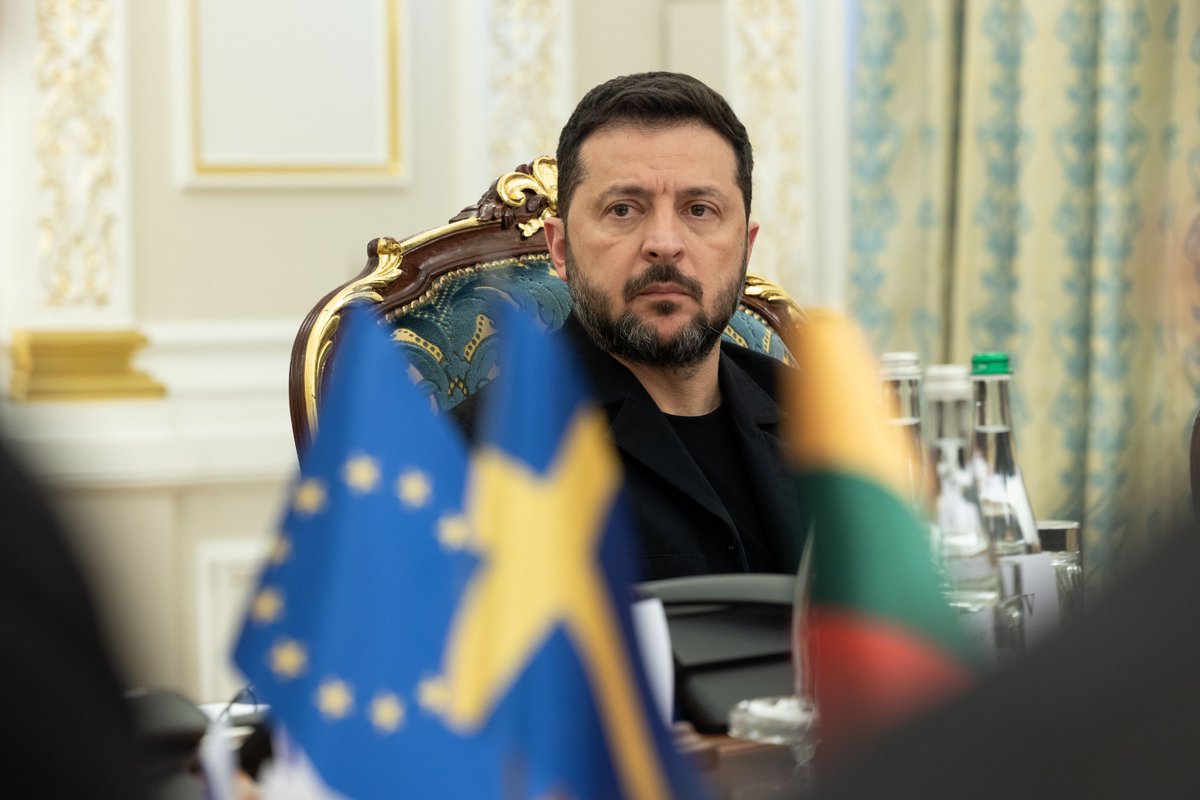 bruxelles2's tweet photo. Le fameux déficit de l'Ukraine de 27 milliards de dollars n'existe plus ! La Commission européenne confirme que les besoins financiers et militaires du pays pour 2026 sont "entièrement couverts". L'appel urgent à l'aide de @ZelenskyyUa tourne court. L'UE a encore 37 milliards à verser mais l'Ukraine doit avancer dans ses réformes.Source : @euronews  @JorgeLiboreiro (photo : https://t.co/sMfORbexzv)