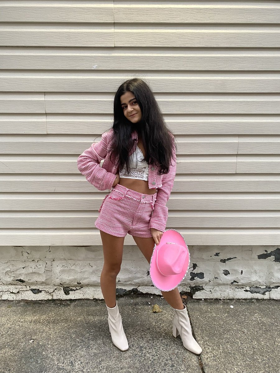 julesluvsharry9's tweet photo. me as a disco cowgirl at the first ever harryween!!!🥹🥹 would love the chance to recreate and do it all over again at #VividHarryween 🪩💋❤️‍🔥🏹 @VividSeats https://t.co/1noUes8CDh