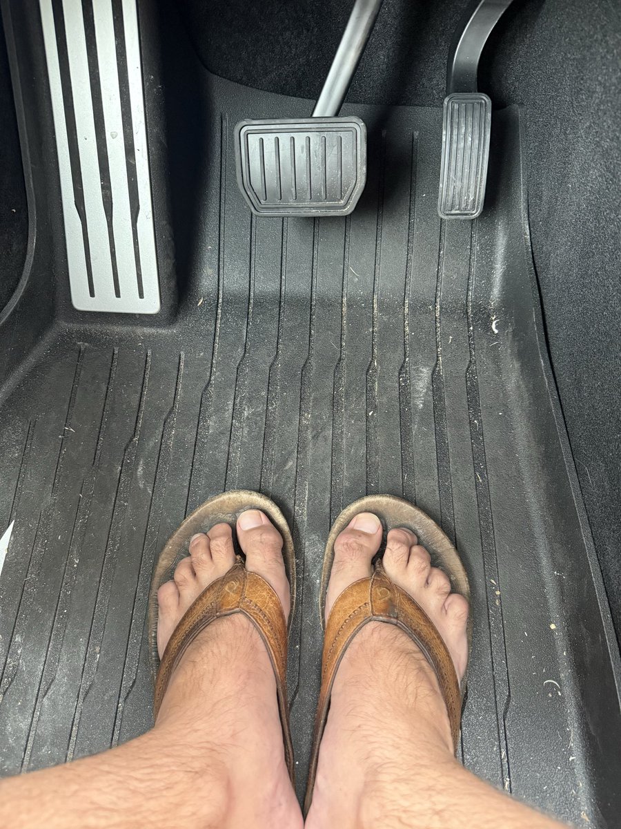 alphadaddyfeet's tweet photo. Out for a drive. Wave if you see me 👋 I’ll pick you up and shove my feet in your mouth. https://t.co/fdttuVSMtL
