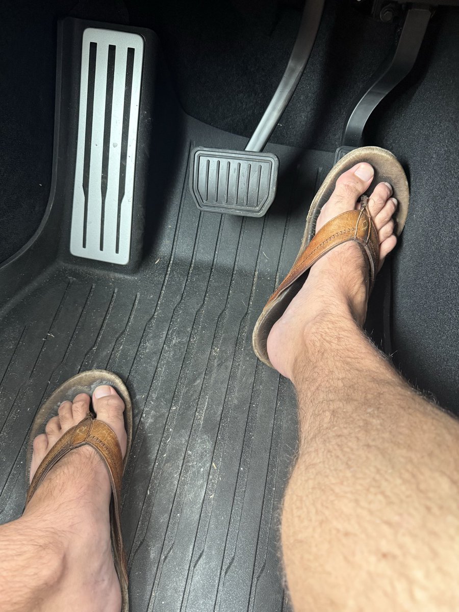 alphadaddyfeet's tweet photo. Out for a drive. Wave if you see me 👋 I’ll pick you up and shove my feet in your mouth. https://t.co/fdttuVSMtL