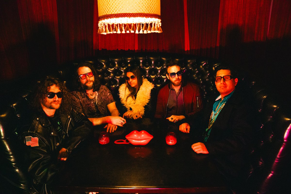 MAGNETMagazine's tweet photo. #MAGNETExclusive: Premiere of #KillerKaya’s “Dune Buggy” (#SweetCheetah). “We wanted to capture the contrast between feeling isolated and feeling connected to something much bigger.” Check it out: https://t.co/4xStKD3qfn https://t.co/Iy1CWJ0pXs