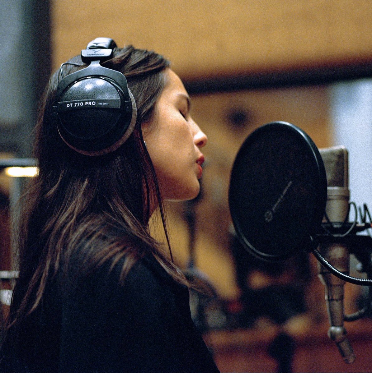 infolivies's tweet photo. Olivia Rodrigo foi indicada ao #UKMVA 2026 por “the book of love”. 

O videoclipe concorre a Best Editing in a Video e reúne imagens gravadas com crianças em áreas afetadas por conflitos, incluindo Gaza, Ucrânia, Sudão e Iêmen. https://t.co/zxdid3SzAo