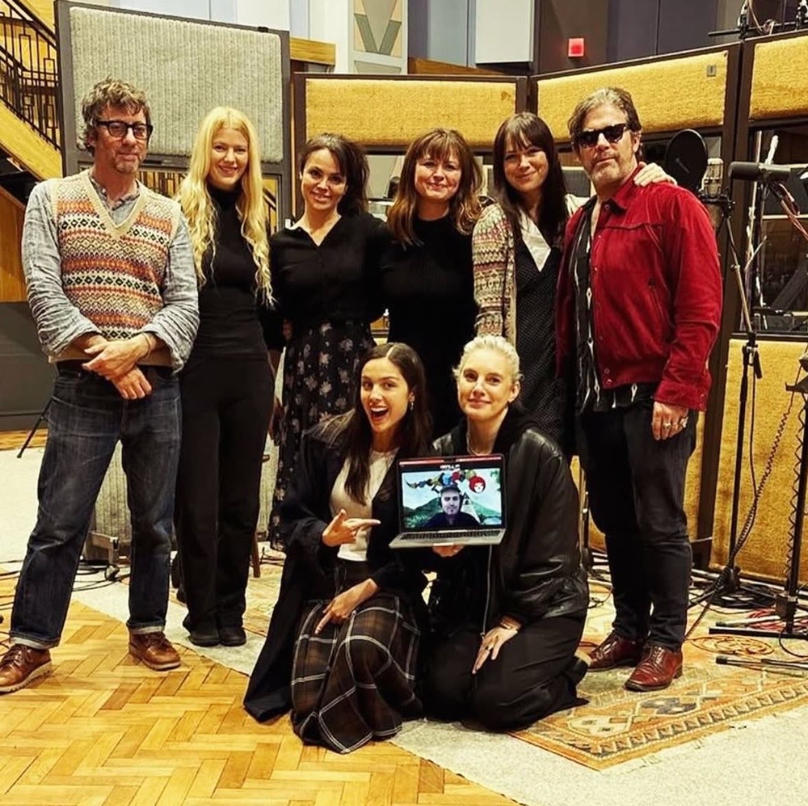 infolivies's tweet photo. Olivia Rodrigo foi indicada ao #UKMVA 2026 por “the book of love”. 

O videoclipe concorre a Best Editing in a Video e reúne imagens gravadas com crianças em áreas afetadas por conflitos, incluindo Gaza, Ucrânia, Sudão e Iêmen. https://t.co/zxdid3SzAo