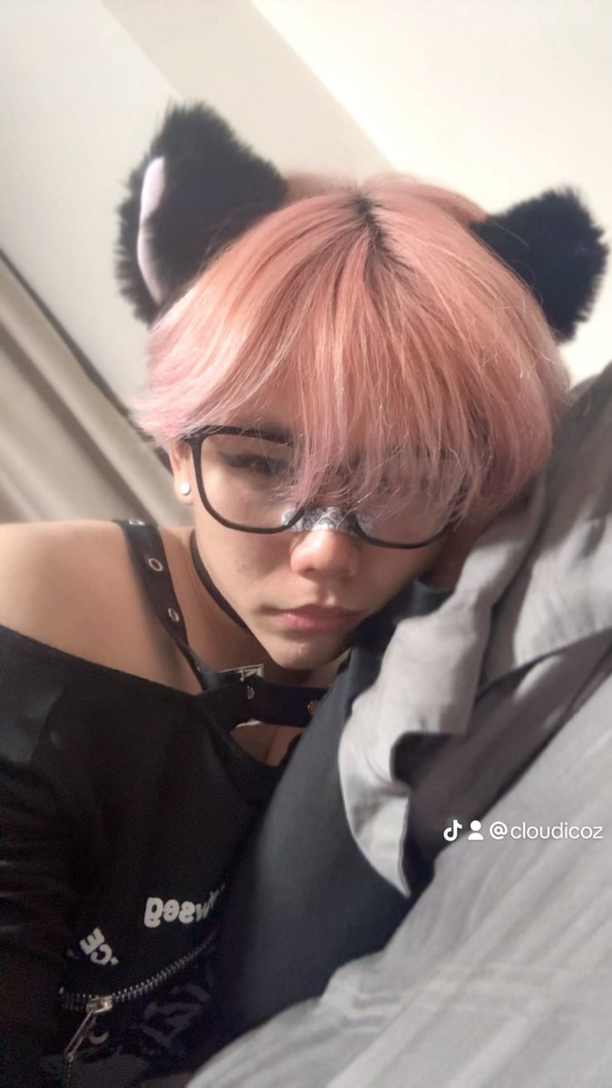 cloudicoz's tweet photo. Happy femboy friday or something….
also jojo ep 3 IM SO HYPED

#femboy #catboy https://t.co/TfkIwhib4y