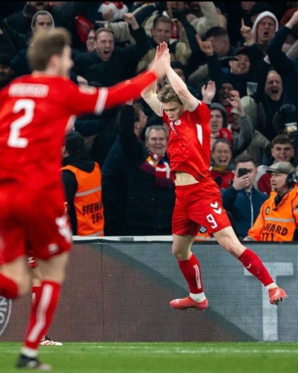 David_Ornside's tweet photo. Rasmus Højlund hit the suuuiii celebration after Scoring against Portugal as a sign of respect to Cristiano Ronaldo. https://t.co/FgnCHFnTuf