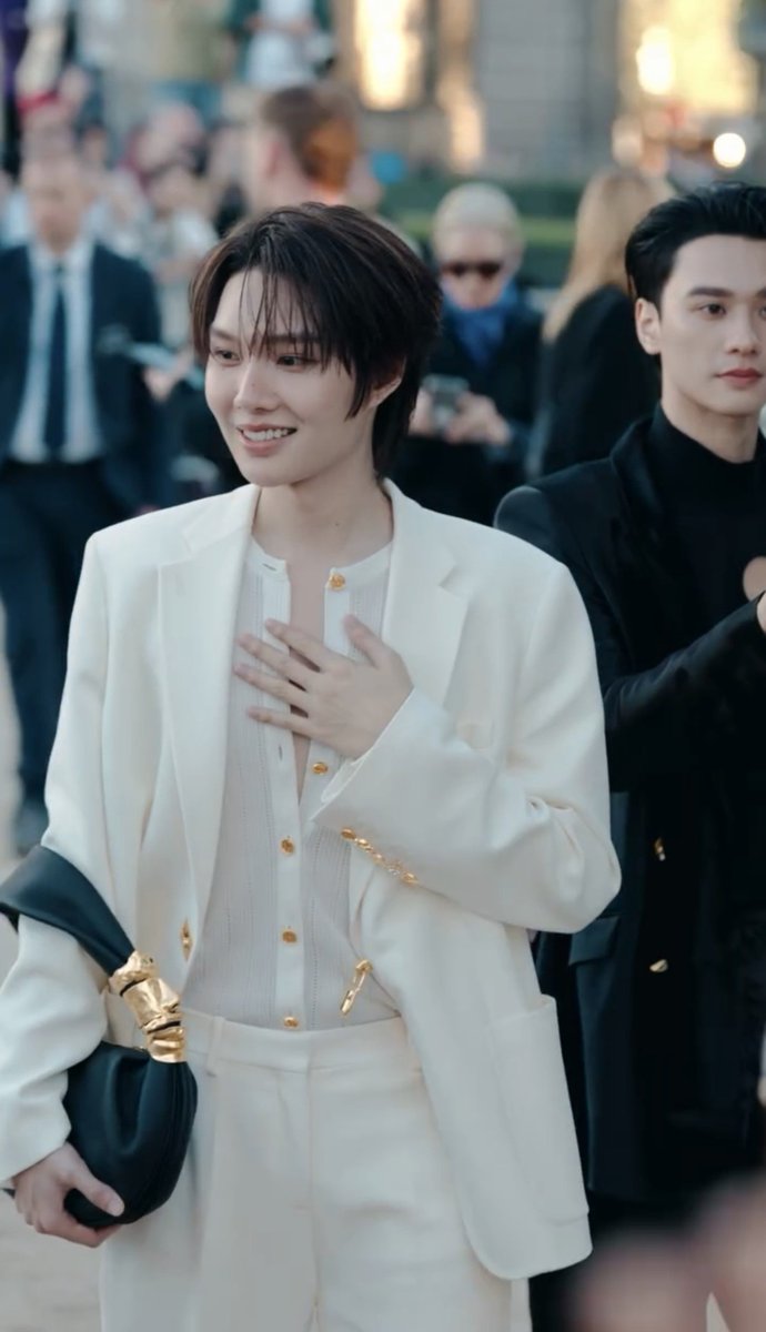 MYLOVELY_YELLOW's tweet photo. หนูจะต้องเป็นดาว หนูเป็นดาวจริง ๆ ด้วย

KENG NAMPING IN PARIS FW27
#SchiaparellixKENGNAMPING
#Schiaparelli
#KengHarit #nampingster https://t.co/svEZpC80ff