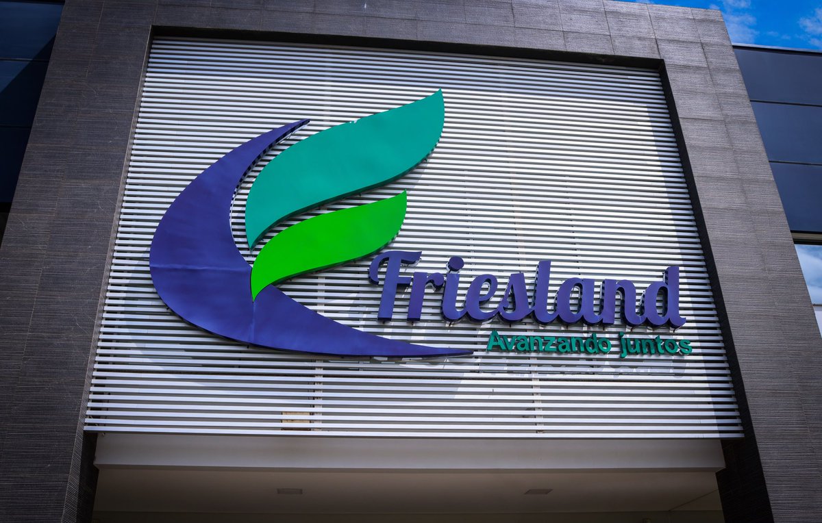 MIC_PY's tweet photo. #MIC | Del maíz al balanceado: la Cooperativa Friesland, en San Pedro, tiene capacidad para producir unos 2 millones de kilos mensuales 🌽

El ministro @mriquelme1 la visitó y destacó al cooperativismo como motor de la industrialización rural.

🔗 Nota completa en: https://t.co/KEq0YyEWam

#GobiernoDelParaguay