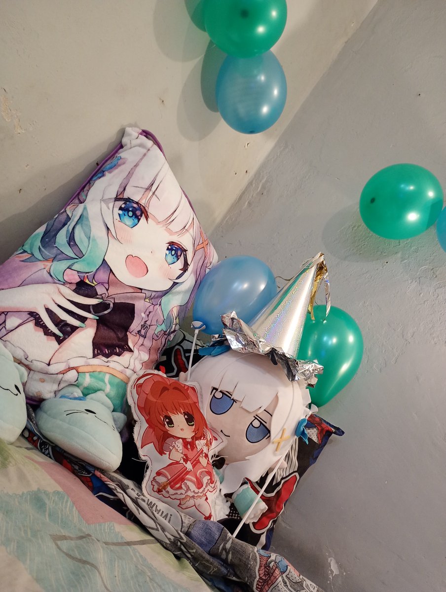 Venkury's tweet photo. Happy birthday mintoo just got home and decorated a little 🎉 🎈 💚(that's her corner, on my bed, she sleeps there and has a little Sakura for when I leave). I've been listening the karaoke playlist all day and I'm so excited for tonight party 🥳🥳#MintoDemon3D #Mintogo https://t.co/dbuQfEZAUd