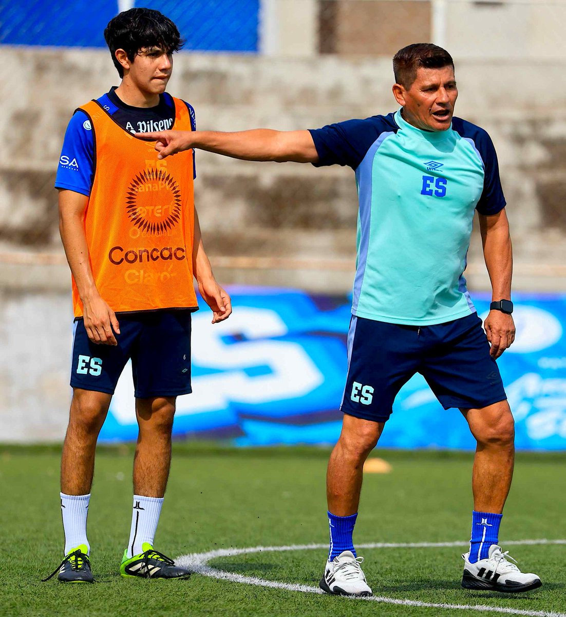 LaSelecta_SLV's tweet photo. 🇸🇻⚽️ 𝐄𝐧𝐟𝐨𝐜𝐚𝐝𝐨𝐬 𝐞𝐧 𝐞𝐥 𝐅𝐞𝐬𝐭𝐢𝐯𝐚𝐥 𝐒𝐮𝐛-𝟏𝟓 𝐝𝐞 𝐥𝐚 𝐅𝐈𝐅𝐀.

La Selección Sub-15 Masculina continúa con su preparación de cara a su participación en el Festival Sub-15 de la FIFA 2026, que se desarrollará del 22 al 31 de octubre en Bakú, Azerbaiyán. https://t.co/tvHjUN8JgZ