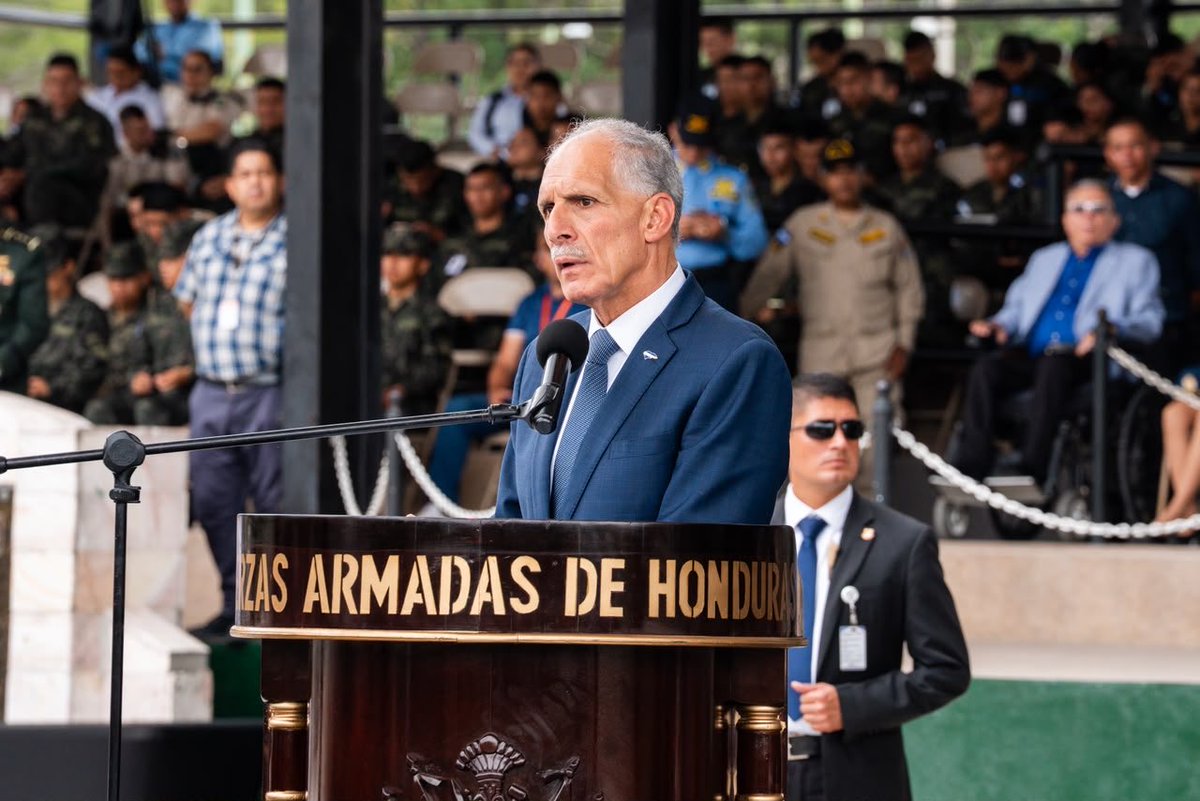 hnpresidencia's tweet photo. El presidente Nasry Asfura viajará este viernes a Houston, EE. UU., y regresará a Honduras el mismo día. Gestionará la adquisición de tecnología de última generación para detectar el cáncer y fortalecer el diagnóstico oportuno en el marco del Mes Rosa. https://t.co/QmSo9ohYm4