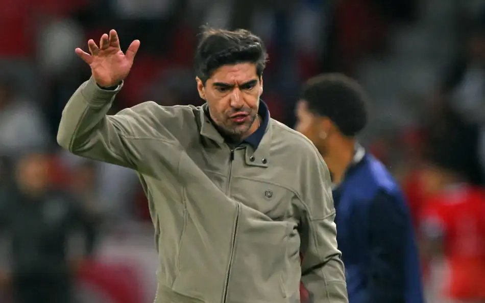 Infos_palestra's tweet photo. Conmebol manteve apenas a suspensão automática de Abel Ferreira por conta da expulsão contra a LDU 

Comitê disciplinar não majorou punição do comandante 

Com isso, Abel voltará ao banco de reservas no jogo de volta contra o Fluminense

Português foi multado em 2 mil dólares https://t.co/AhcddSwdIq