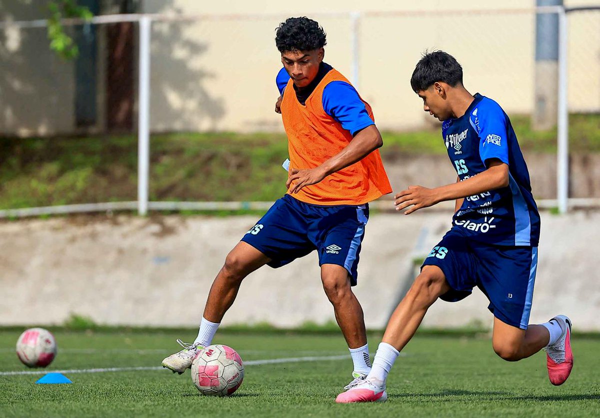 LaSelecta_SLV's tweet photo. 🇸🇻⚽️ 𝐄𝐧𝐟𝐨𝐜𝐚𝐝𝐨𝐬 𝐞𝐧 𝐞𝐥 𝐅𝐞𝐬𝐭𝐢𝐯𝐚𝐥 𝐒𝐮𝐛-𝟏𝟓 𝐝𝐞 𝐥𝐚 𝐅𝐈𝐅𝐀.

La Selección Sub-15 Masculina continúa con su preparación de cara a su participación en el Festival Sub-15 de la FIFA 2026, que se desarrollará del 22 al 31 de octubre en Bakú, Azerbaiyán. https://t.co/tvHjUN8JgZ