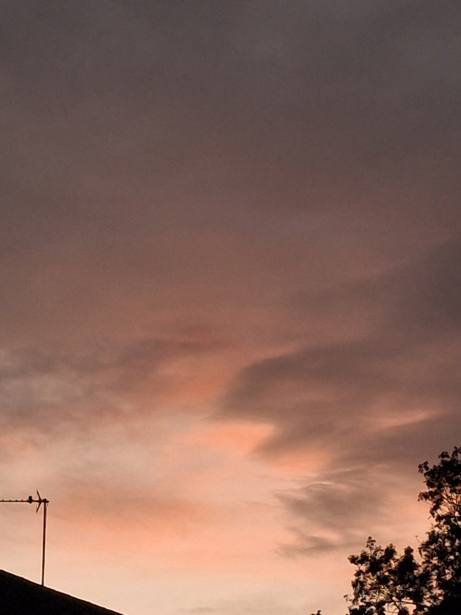 Clariss96192813's tweet photo. @mkrazi12 Moody red sky #sky #redsky https://t.co/PsCOHZdyj7