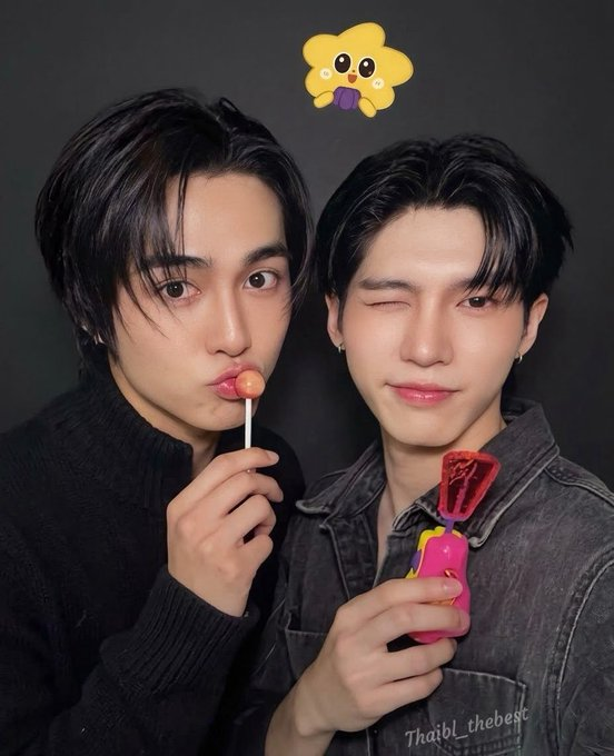 guiltyasea's tweet photo. eu preciso do photocard dessa foto se não eu vou morrer 😭 https://t.co/GZn4Z90Vis