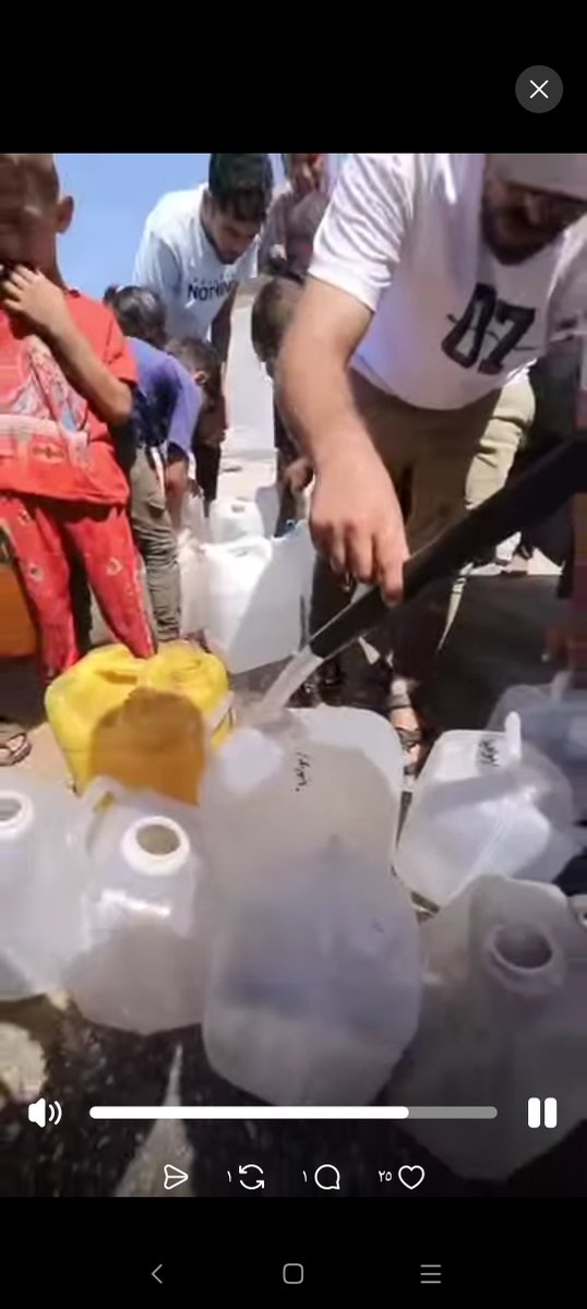 samir67090's tweet photo. In Gaza… waiting in line for water has become part of people’s daily lives. 💔
Children carry water jugs instead of school bags,
while women and elderly people wait their turn for a drink of water.
https://t.co/uLbFL51xYq https://t.co/gRkMJorlIM