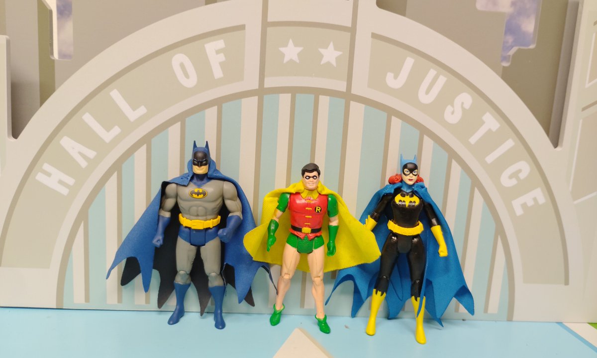 MEarthprime's tweet photo. @mcfarlanetoys #SuperPowers custom #BarbaraGordon #Batgirl repaint

The #TerrificTrio #Batman, Robin/#Nightwing, Batgirl https://t.co/WCEliiLom6