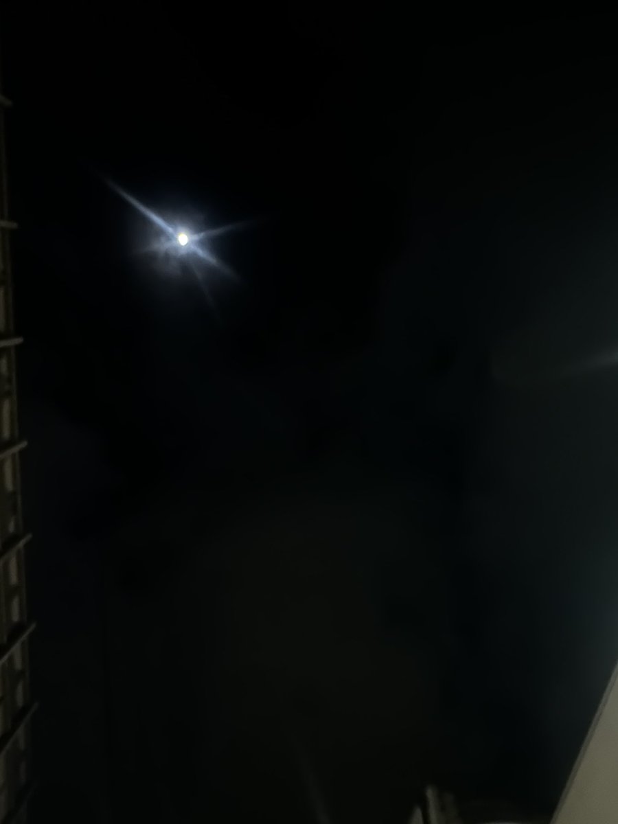 kyarasuun's tweet photo. おはようございます。
凄くお月様🌕きれいです。
金曜日、頑張りましょう https://t.co/UclPCrYVYC
