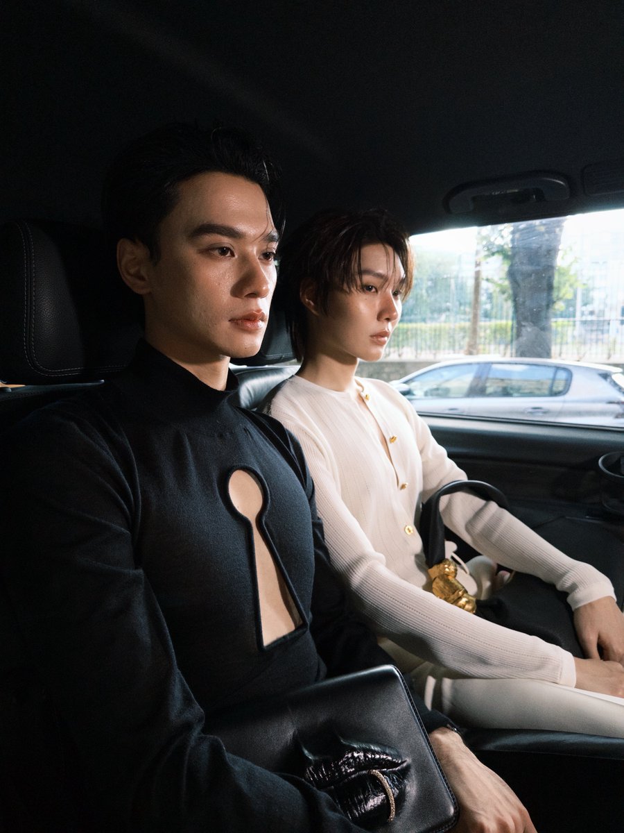 nampingnapat's tweet photo. Congratulations with Daniel Roseberry, Iconic show!

KENG NAMPING IN PARIS FW27
#SchiaparellixKENGNAMPING
#Schiaparelli
#KengHarit #nampingster https://t.co/99UWQNzaiF