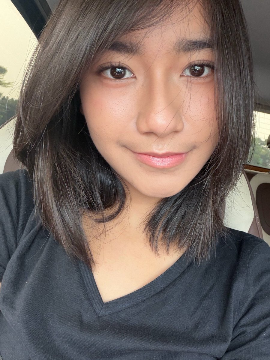 Freya_JKT48's tweet photo. Kalo tiba-tiba poni jadul… https://t.co/fxoCjkjWzD