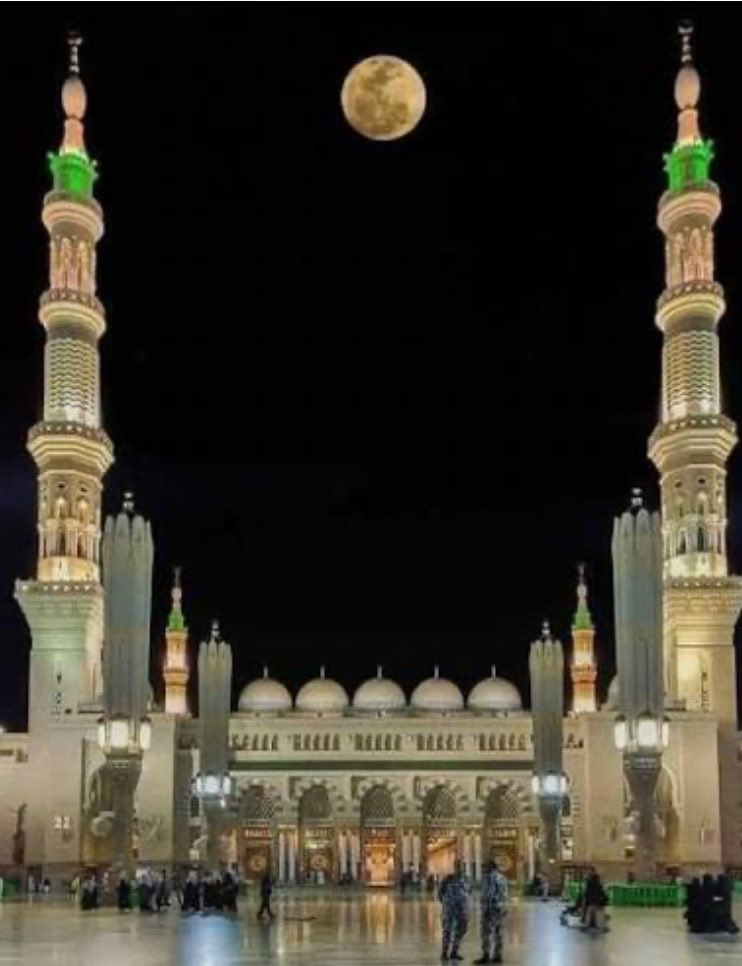 AzizbagBag's tweet photo. #الحوثي_يستهدف_مدينة_الرسول عليه أفضل الصلاة والسلام.
—
بعض الاحاديث التي صحت عن رسول الله في مايخص حرمة المدينة المنورة.
-

قال : ((اللهُمَّ إِنَّ إِبْرَاهِيمَ حَرَّمَ مَكَّةَ فَجَعَلَهَا حَرَمًا، وَإِنِّي حَرَّمْتُ الْمَدِينَةَ حَرَامًا مَا بَيْنَ مَأْزِمَيْهَا ؛ أَنْ لَا يُهْرَاقَ فِيهَا دَمٌ ، وَلَا يُحْمَلَ فِيهَا سِلَاحٌ لِقِتَالٍ)) رواه مسلم .
-

مَا بَيْنَ لاَبَتَيْهَا حَرَامٌ» رواه البخاري .
-

يقول : ((لاَ يَكِيدُ أَهْلَ المَدِينَةِ أَحَدٌ إِلَّا انْمَاعَ كَمَا يَنْمَاعُ المِلْحُ فِي المَاءِ)) رواه البخاري ، 
-

قال : ((مَنْ أَخَافَ أَهْلَ الْمَدِينَةِ أَخَافَهُ اللهُ عَزَّ وَجَلَّ ، وَعَلَيْهِ لَعْنَةُ اللهِ وَالْمَلَائِكَةِ وَالنَّاسِ أَجْمَعِينَ، لَا يَقْبَلُ اللهُ مِنْهُ يَوْمَ الْقِيَامَةِ صَرْفًا وَلَا عَدْلًا)) رواه أحمد .
-
أللهم عليك بالحوثه الصفويين المجوسيين الخارجين عن ملة الإسلام فإنهم لا يعجزونك🤲🤲🤲
🇸🇦💚🇸🇦