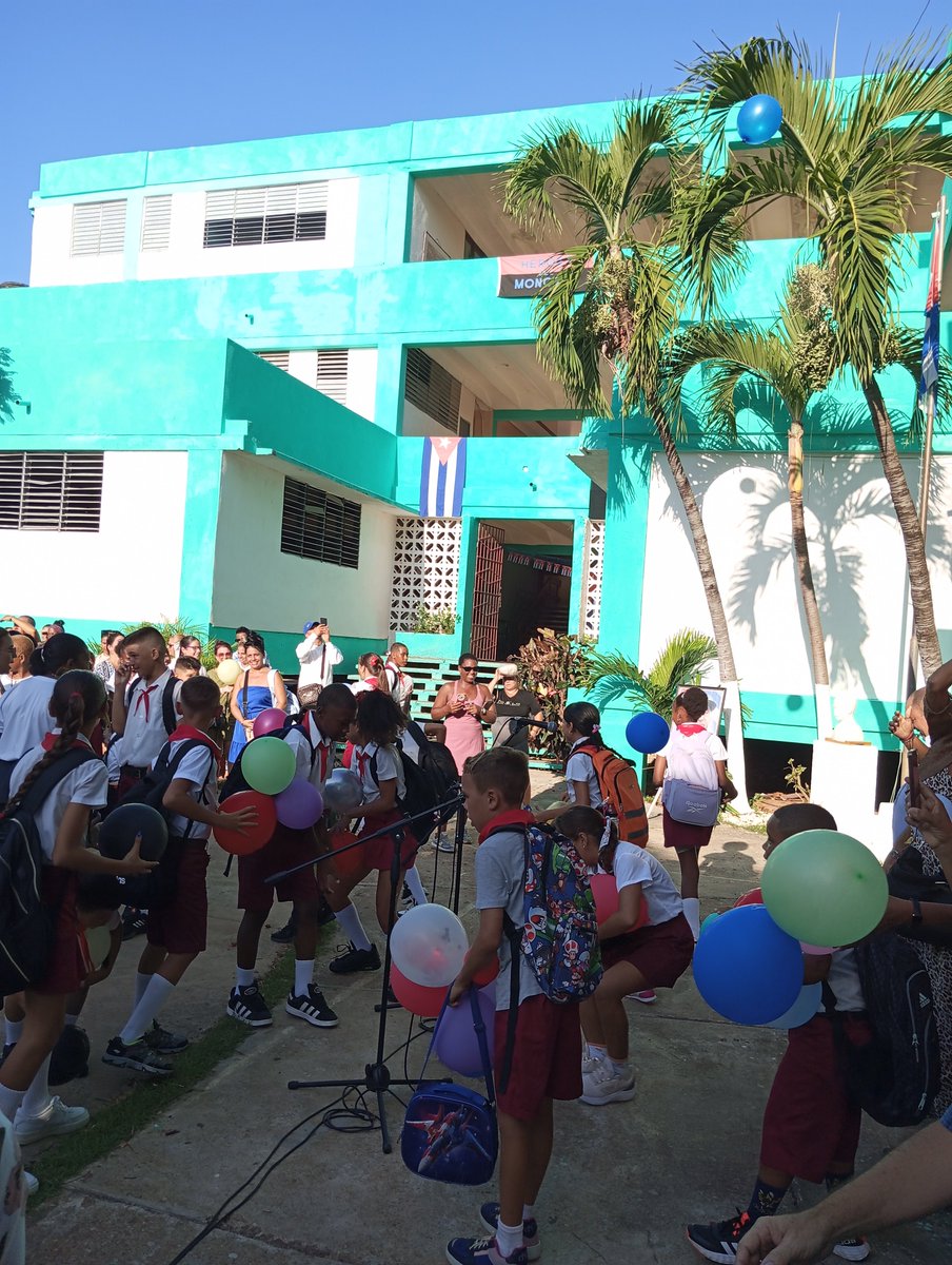 DtorprovEduMtz's tweet photo. Educar es una obra de infinito amor #MatancerosEnVictoria https://t.co/fLcb55VS05