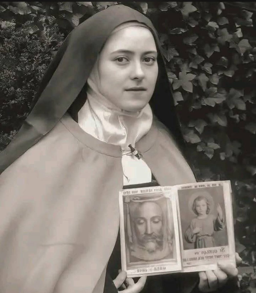 hollowandholy's tweet photo. sweetest child of Jesus, 
happy feast day for the little flower St. Thérèse of Lisieux. https://t.co/eqpEk8dip2