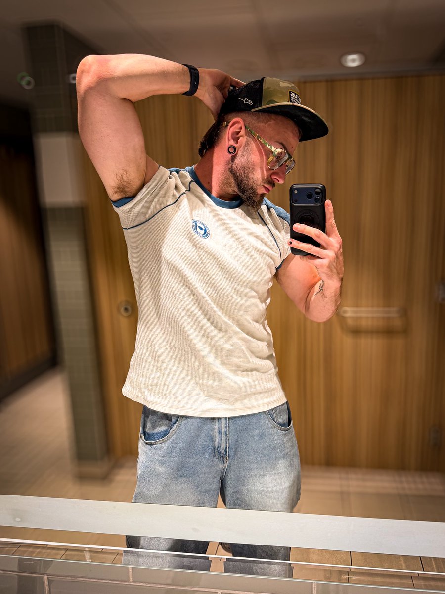 ashactuallyjpg's tweet photo. So I guess this is where it starts…
It’s me… AshActually.jpg

Nice to meet you 💋
PS - Instagram can kiss my bare, sweaty ass 💅🏻 

#GayTwitter #GayMen #InkedMen https://t.co/jGIDuzrQXu