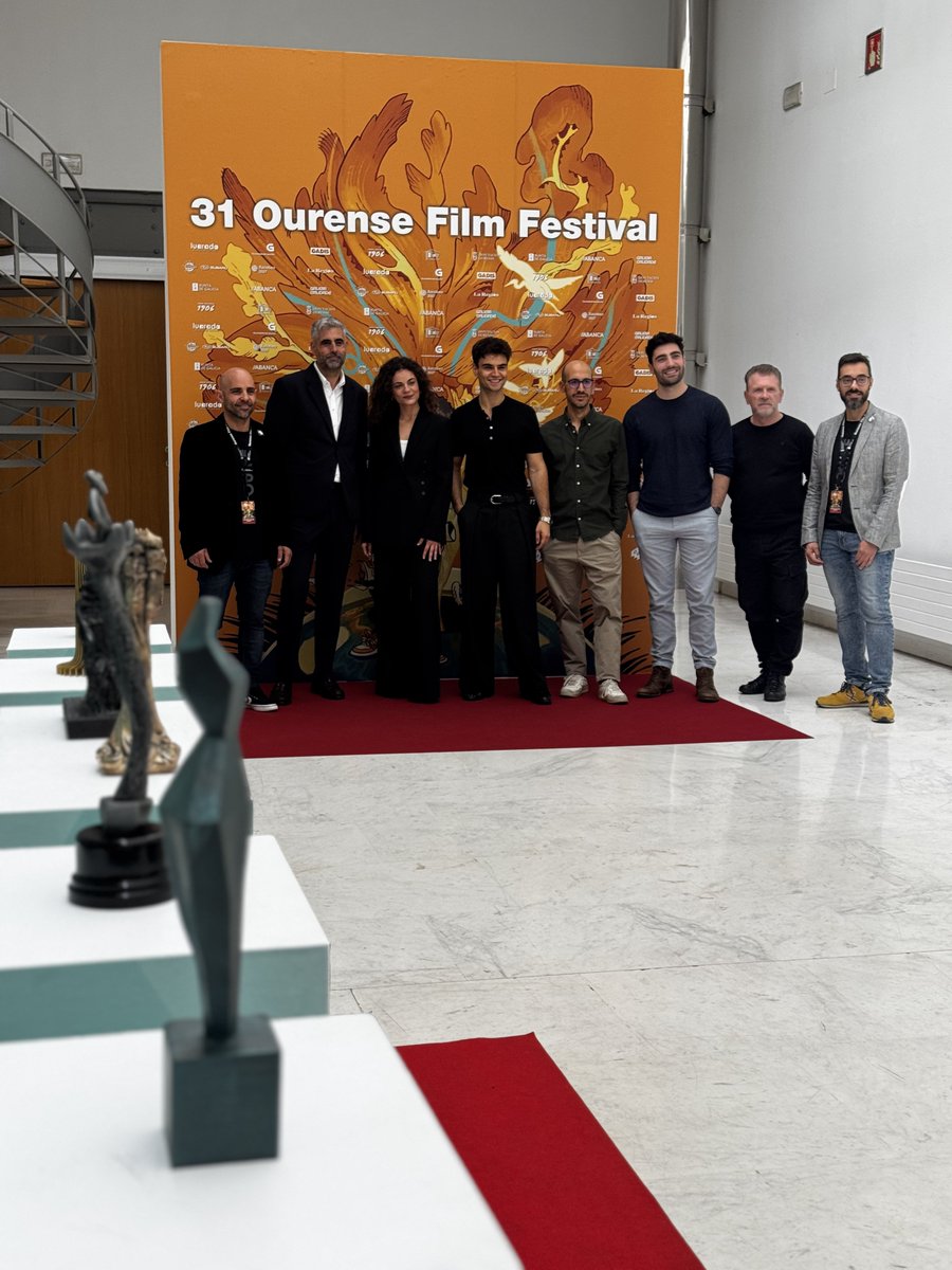 laregiontele's tweet photo. @simoncasal @nachonugo_ Agora si: fotos feitas, preguntas respondidas e… queda o importante. Que se apague a luz e empece a función 🍿🎥
Vémonos no patio de butacas! 🩺🎬
#ClínicaMiranda #OUFF31 #LaRegiónTelevisión #AudiovisualGalego https://t.co/Rc7AqZKCfz