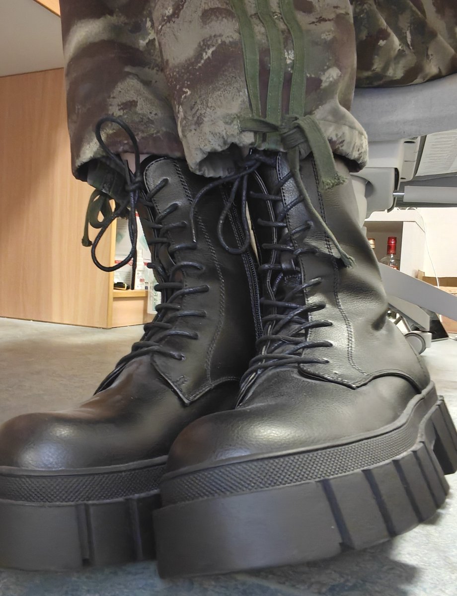 4ngel_mutt's tweet photo. You wish you could lick my boots rn ❤️‍🩹🐾 https://t.co/LHQFejCSvu